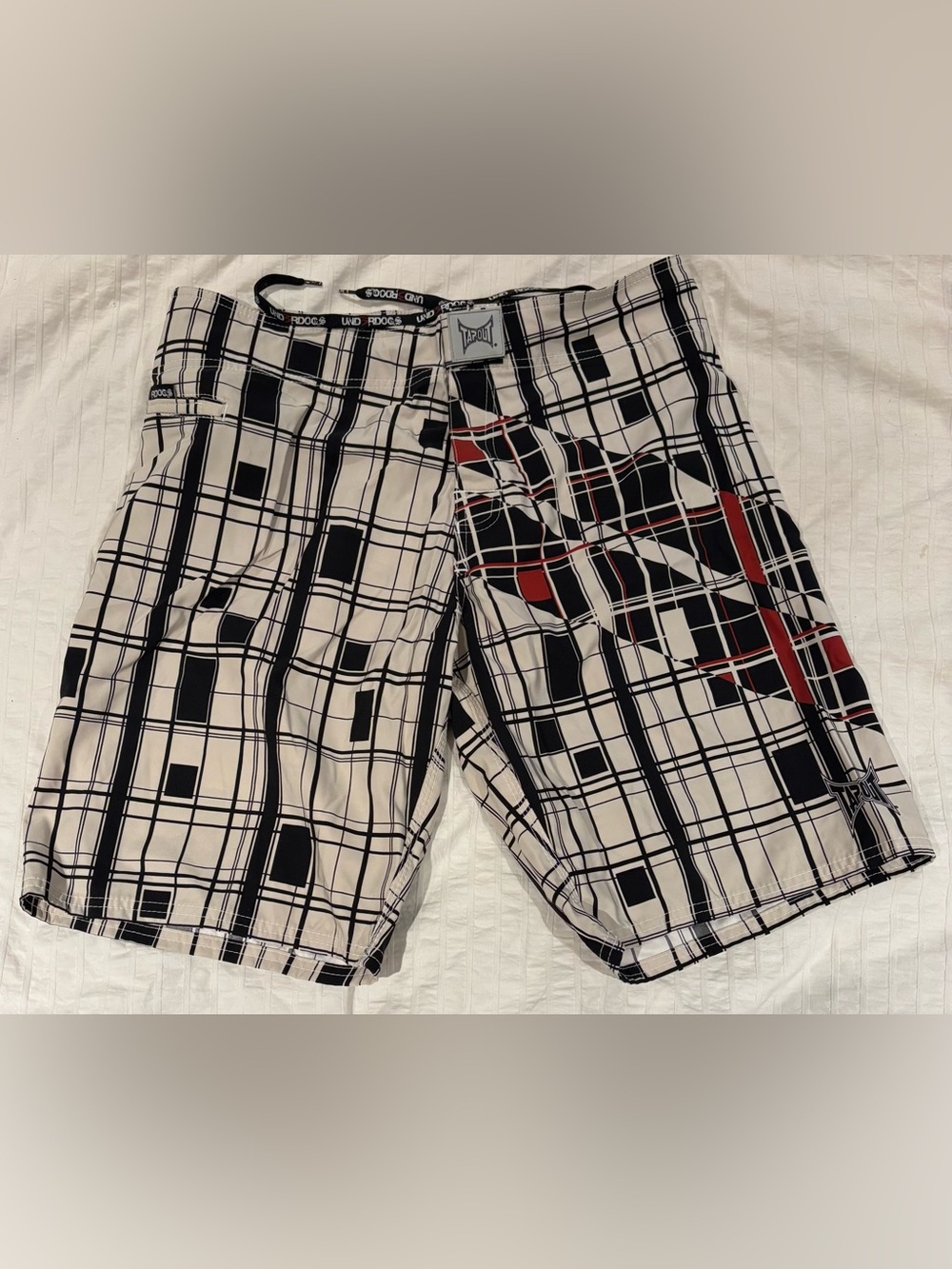 Vintage Y2K TAPOUT MMA Men’s 34” All Over Print Underdog Shorts Made in Taiwan